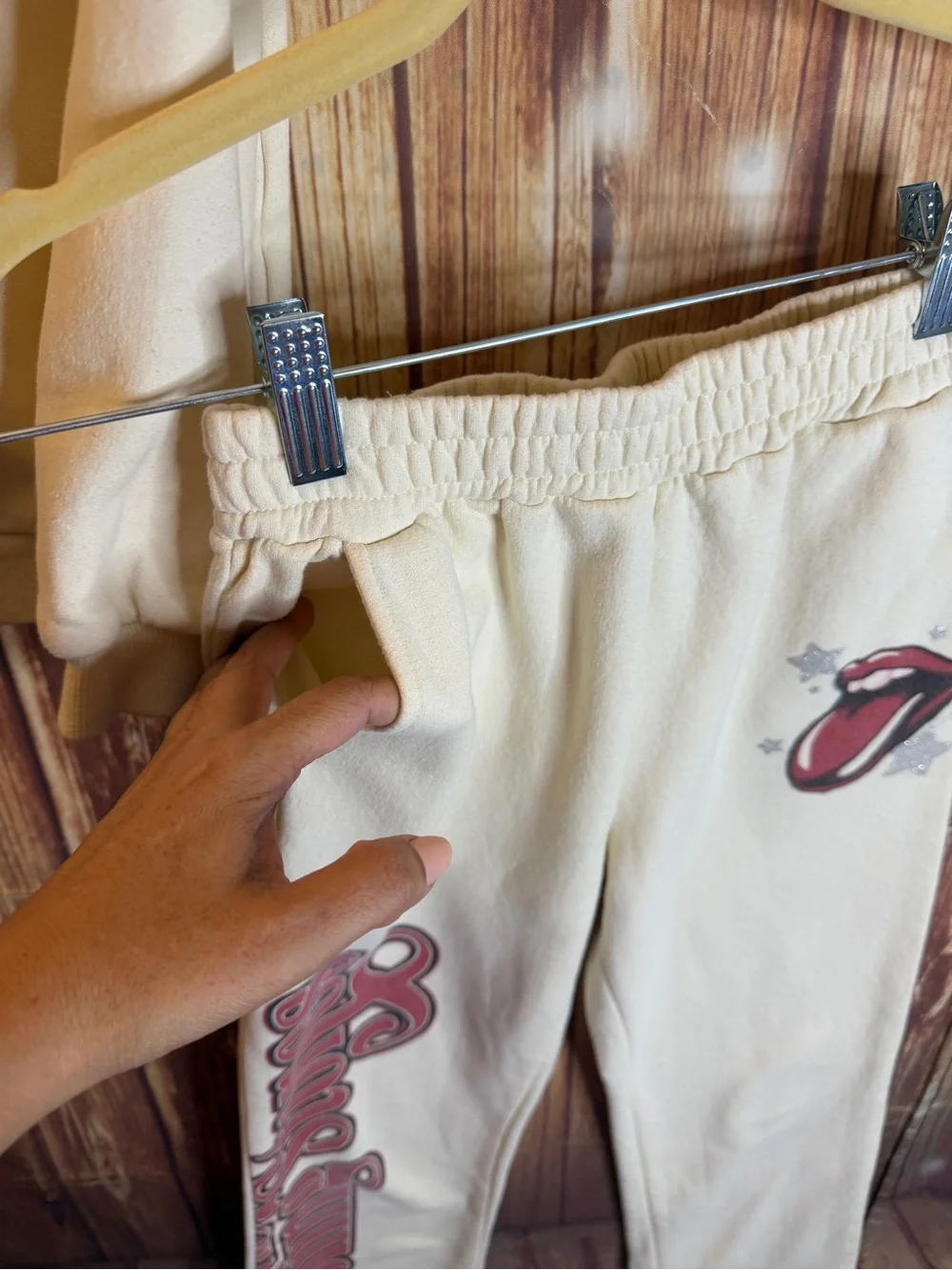 The Rolling Stones Girls 2Pc Sweatshirt Jogger Set Cream Size 10